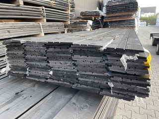 Ca. 90x Zweeds Rabat zwart gecoat, 16x195mm, lengte 300cm